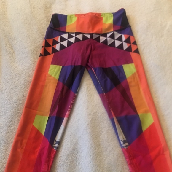 ONZIE Abstract Triangle Pattern Multi Leggings - Picture 2 of 16